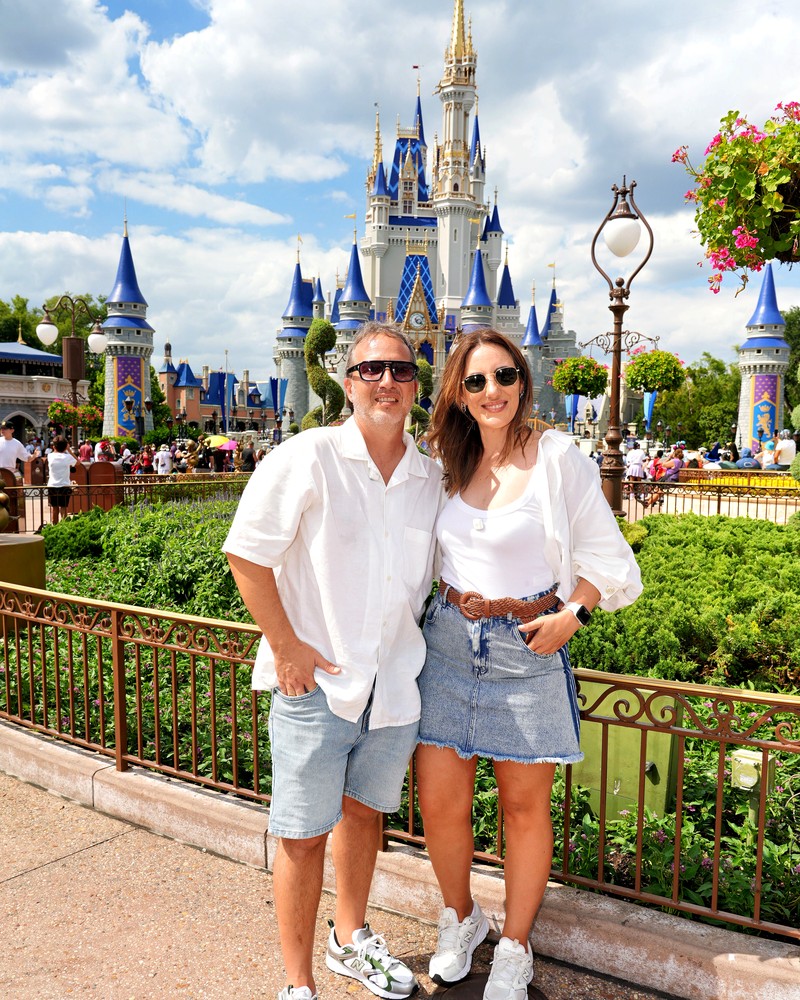 Débora y Diego frente al Castillo de Cenicienta, Magic Kingdom